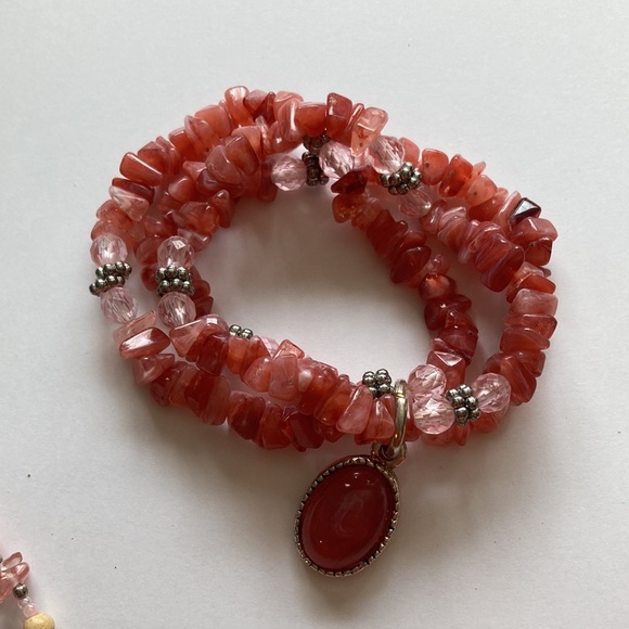 4 for $10 | Bundle of Pink Coral Chip / Shell Bracelets (2) and a necklace - Picture 3 of 8